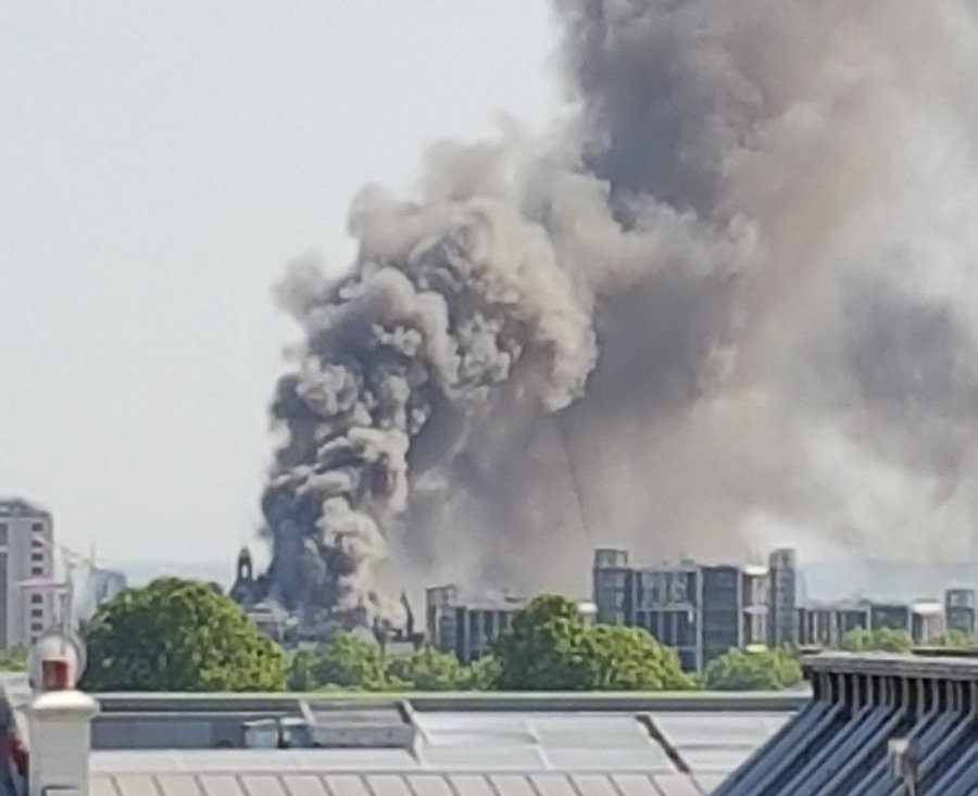 Μεγάλη φωτιά σε ξενοδοχείο στο Λονδίνο - Πυκνοί καπνοί στο κέντρο της πόλης (Photos/Videos) - Media