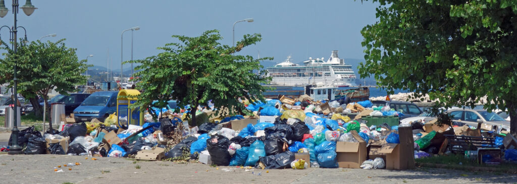 Τρεις χιλιάδες τόνοι σκουπίδια στους δρόμους της Κέρκυρας - «Πράσινο φως» για χρήση του ΧΥΤΑ Λευκίμμης - Media