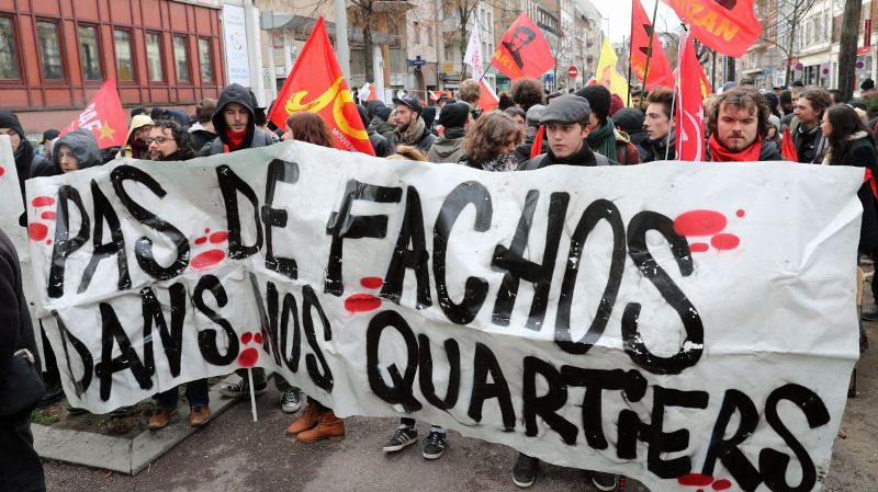 Διαδηλώσεις στη Γαλλία κατά αντιμεταναστευτικού νόμου και Χρυσής Αυγής - Media