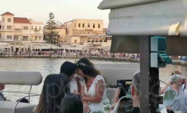Δύο Αγγλίδες παντρεύτηκαν στα Χανιά (Video) - Media