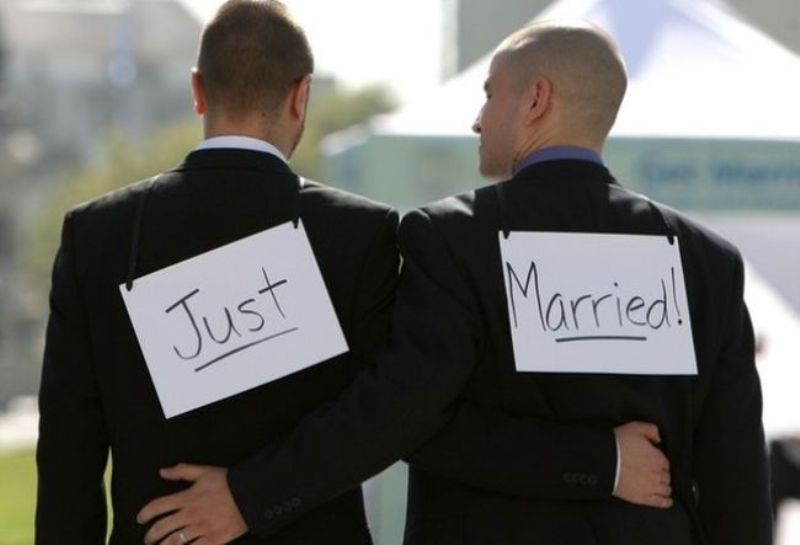 Ανθοπώλισσα αρνήθηκε να στολίσει την τελετή γάμου μεταξύ ομοφυλόφιλων - Media