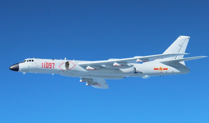 «Παλιό» σχέδιο, νέο «φονικό όπλο»: Το τρομακτικό κινέζικο βομβαρδιστικό Η-6Κ (Photos)  - Media