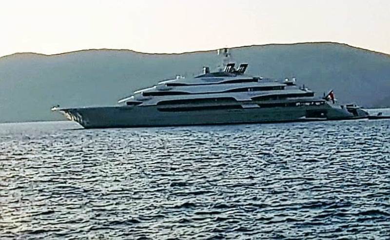 Στη Σύμη το πλωτό παλάτι Ρώσου κροίσου – Έχει 6 πισίνες και ελικοδρόμιο (Photos) - Media