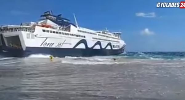 Η «μάχη» του Tera Jet με τα κύματα στο λιμάνι της Τήνου (Video) - Media