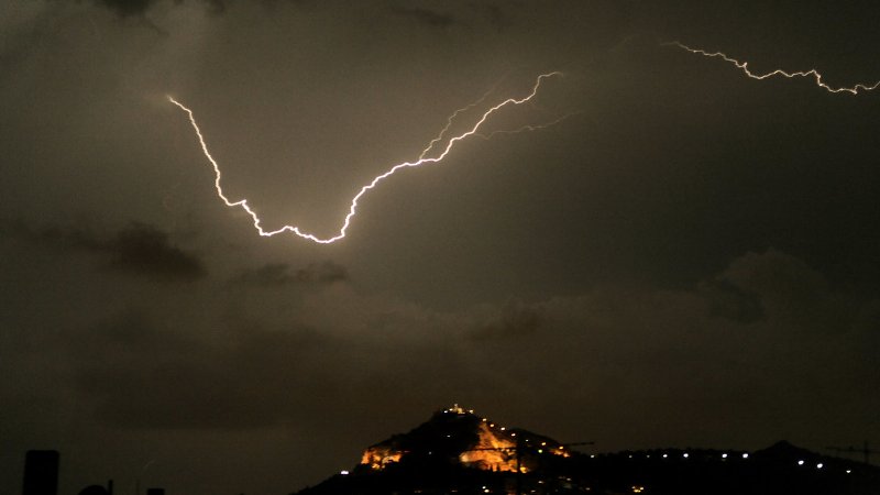 «Κύτταρο» καταιγίδων θα χτυπήσει την Αττική μέσα στη νύχτα (Video) - Media