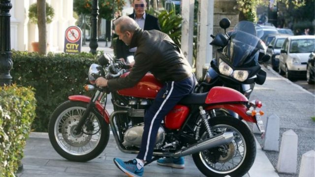 Η απάντηση του Πέτρου Κωστόπουλου για τη στάθμευσή του σε θέση ΑΜΕΑ  - Media