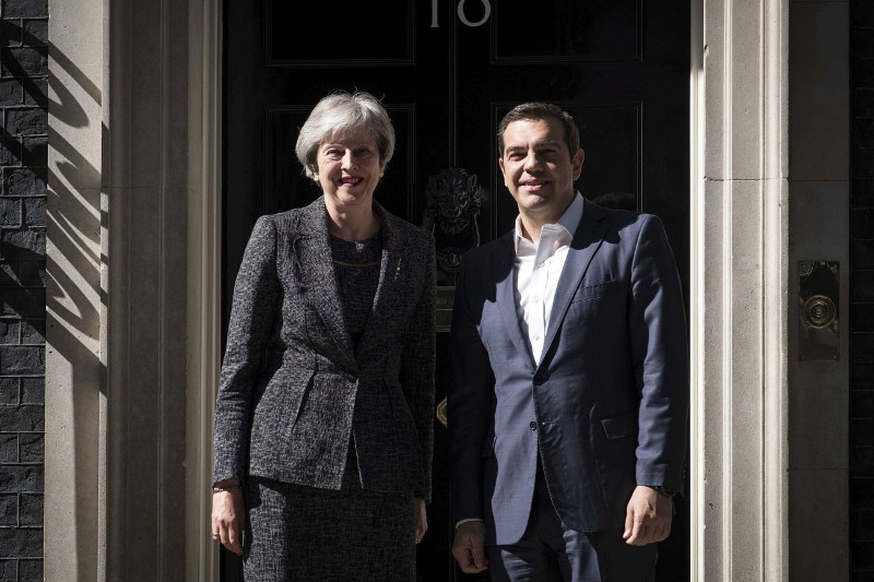 Συγχαρητήρια Μέι στον Τσίπρα για την πρόοδο της ελληνικής οικονομίας και την έξοδο από τα μνημόνια - Media