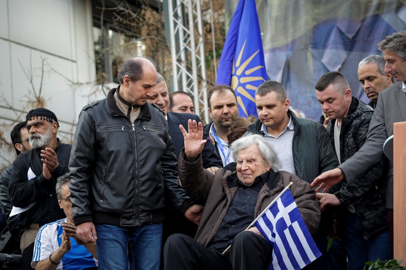 Μίκης Θεοδωράκης: Μην παίζετε με τον λαό - Να σταματήσει ο εθνικός εξευτελισμός - Media