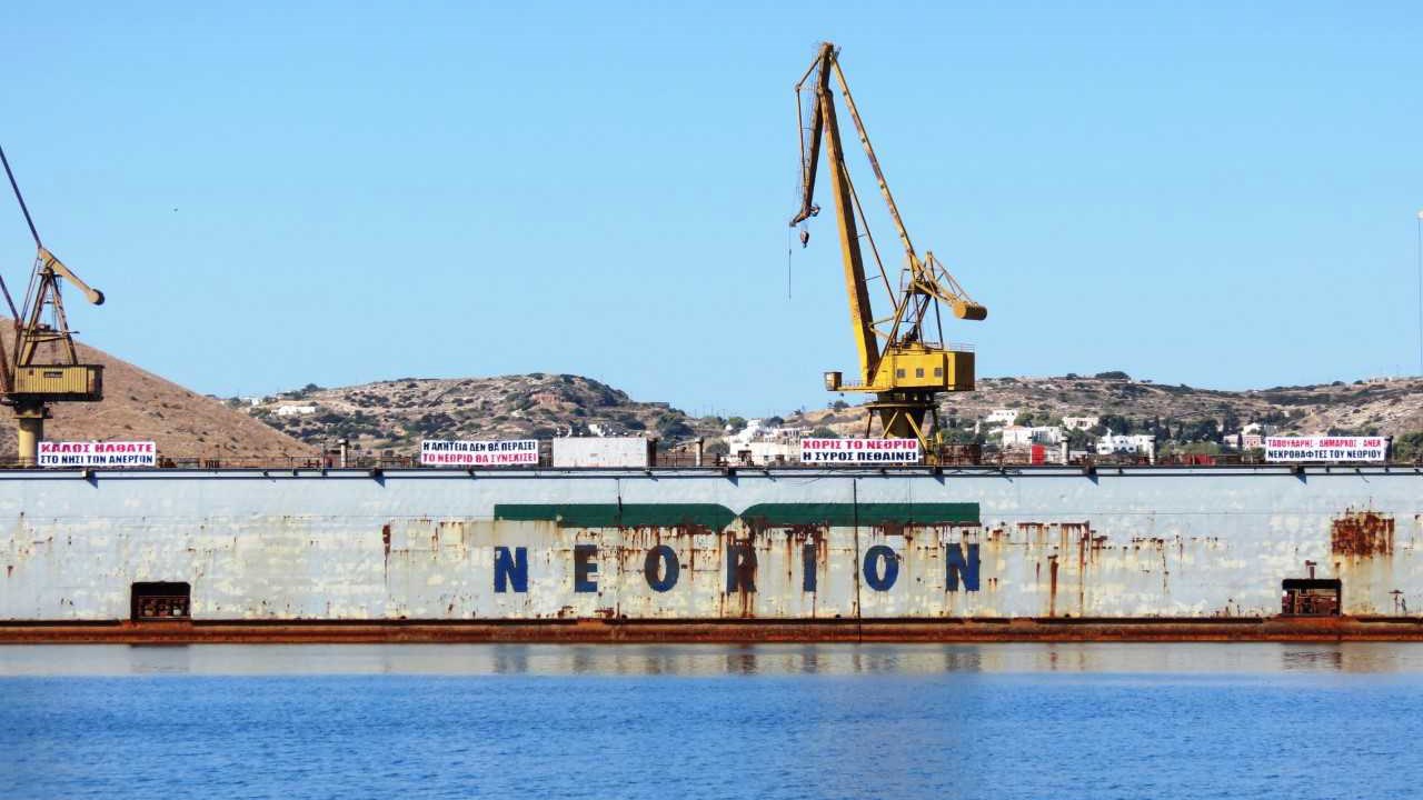 Σύρος: Σοβαρός τραυματισμός ναυτικού στο Νεώριο - Έπεσε από μεγάλο ύψος - Media