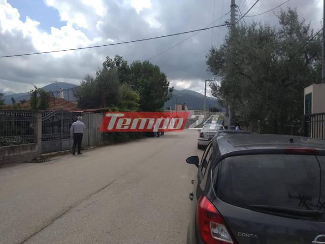 Πάτρα: Σε «θρίλερ» εξελίσσεται η υπόθεση με συνταξιούχο - Πάνω από 6 ώρες «ταμπουρωμένος» - Τι ζητά από τον διαπραγματευτή της ΕΛ.ΑΣ. - Media