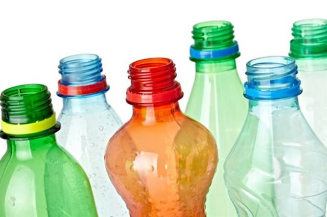 Αυτοί είναι οι κίνδυνοι από τα πλαστικά μπουκάλια – Τα χημικά που κρύβουν - Media