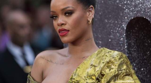 Ριάνα: Το στήθος της ήταν σε κοινή θέα και εκείνη δεν πήρε χαμπάρι! (Photos) - Media