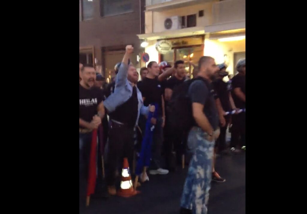 «Είστε φασίστες»: Η κραυγή μιας γυναίκας μόνης απέναντι σε πάνοπλους χρυσαυγίτες (Video) - Media