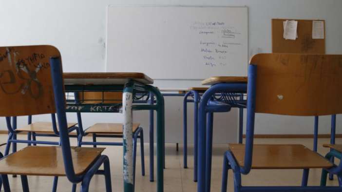 Γονέας «μπούκαρε» στο σχολείο και έριξε άγριο βρισίδι στους δασκάλους  - Media