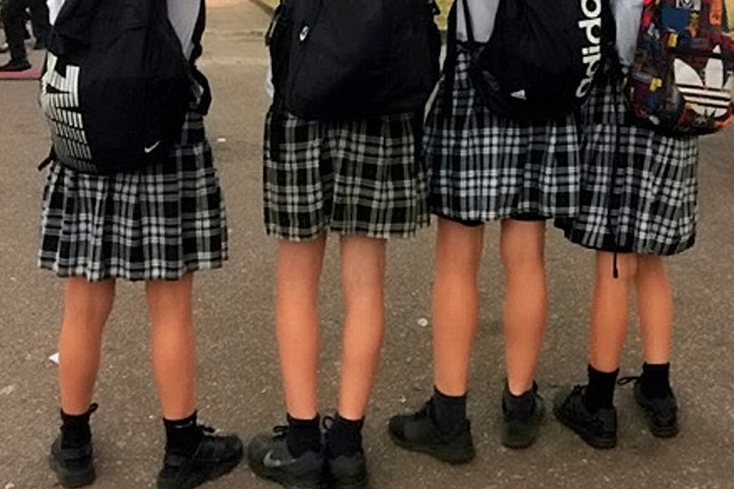 Σχολείο επιτρέπει στα αγόρια να φοράνε φούστα τις μέρες του καύσωνα - Media