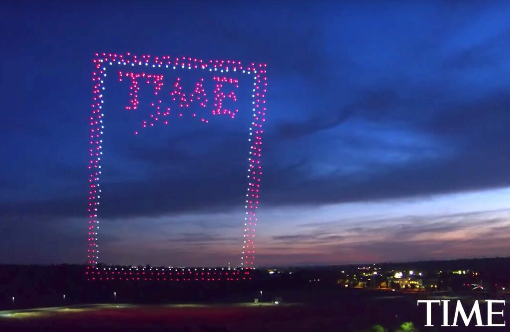 Το TIME απογειώνεται με 958 drones - Το πιο εντυπωσιακό εξώφυλλο του περιοδικού (Video) - Media