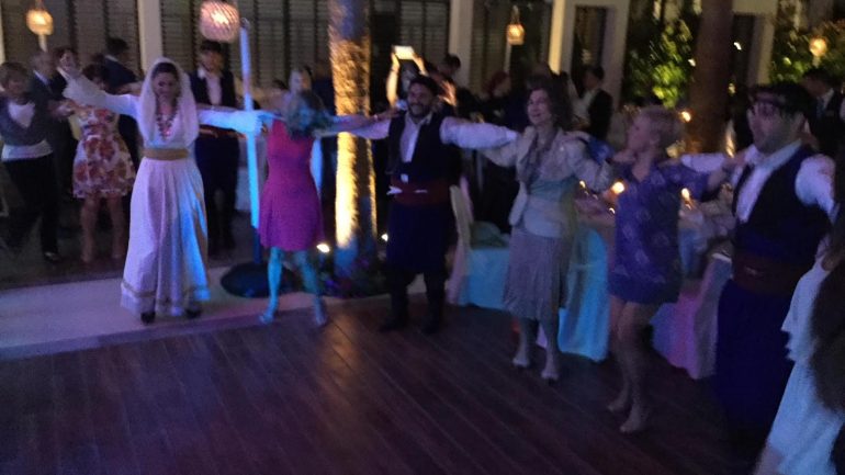 Η Σοφία της Ισπανίας χόρεψε σε Κρητικό γλέντι και φώναξε «όπα» (Video) - Media