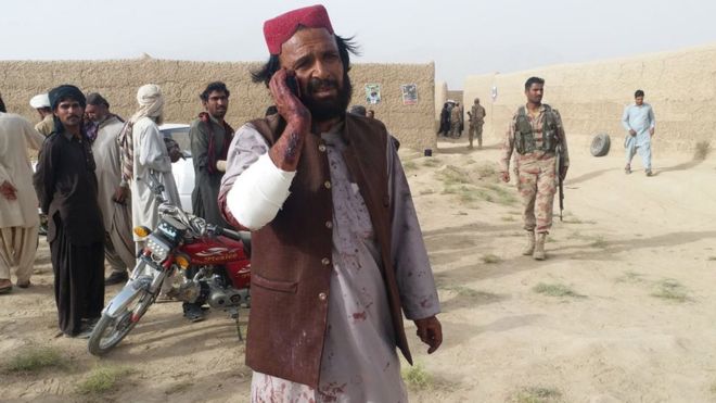 Στους 128 εκτοξεύτηκε ο αριθμός των νεκρών από την τρομοκρατική επίθεση του ISIS στο Πακιστάν - Media