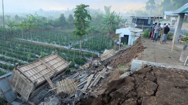 Τουλάχιστον 14 νεκροί από σεισμό 6,4 βαθμών στην Ινδονησία - Media