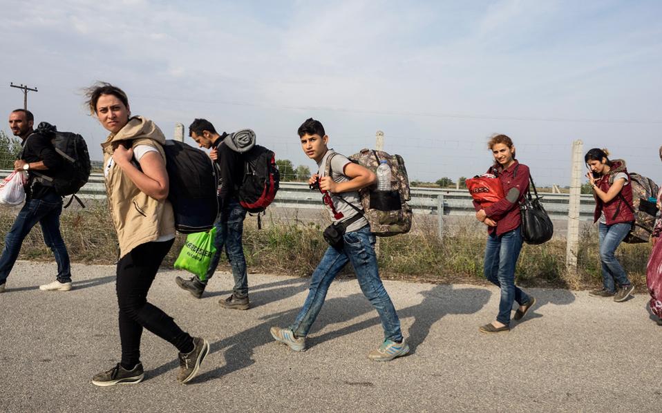 Άθλιες συνθήκες για τους πρόσφυγες στον Έβρο καταγγέλλει η Human Rights Watch - Media