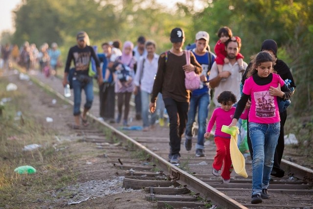 Ψηλώνουν τα «τείχη» της Ευρώπης προς τους πρόσφυγες - Γερμανία-Αυστρία σφραγίζουν τη «νότια διαδρομή» - Media