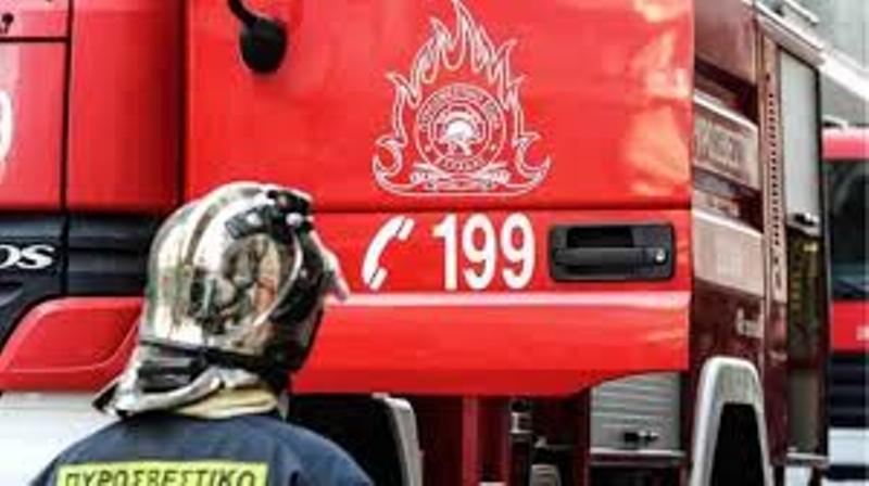 Κόλαση φωτιάς σε χαρτοποιία στο Βέλο Κορινθίας  - Media