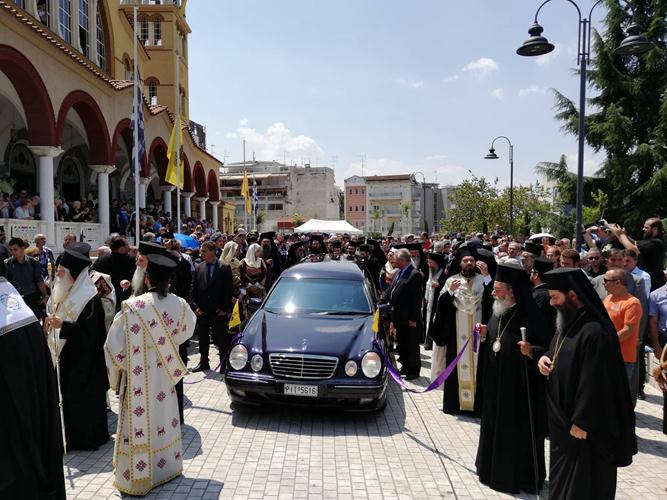 Τα «τσούζει» στην Ευρώπη η κόρη του Τραμπ - Τύφλα στο μεθύσι (Photos) - Media