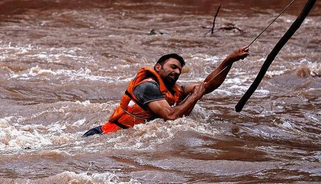 Ινδία: Καταρρακτώδεις βροχές έπνιξαν τη χώρα - 49 οι νεκροί - Media