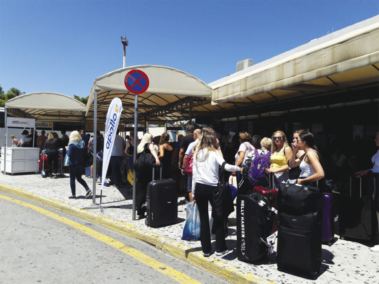 Ρόδος: «Νεκροθάφτης» του τουρισμού η Fraport για τους ντόπιους - Media