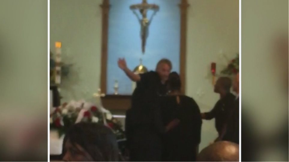 Έξαλλος ιερέας ματαιώνει κηδεία και πετάει έξω τους τεθλιμμένους συγγενείς (Video) - Media