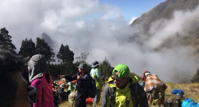 Ινδονησία: Απεγκλωβίστηκαν 560 αποκλεισμένοι σε ηφαίστειο μετά το σεισμό των 6,4 Ρίχτερ (Video/Photo) - Media