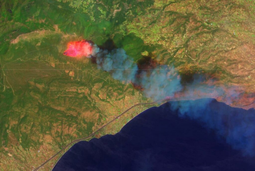 Οι πρώτες δορυφορικές εικόνες από τη φωτιά στα Γεράνεια (Photos) - Media