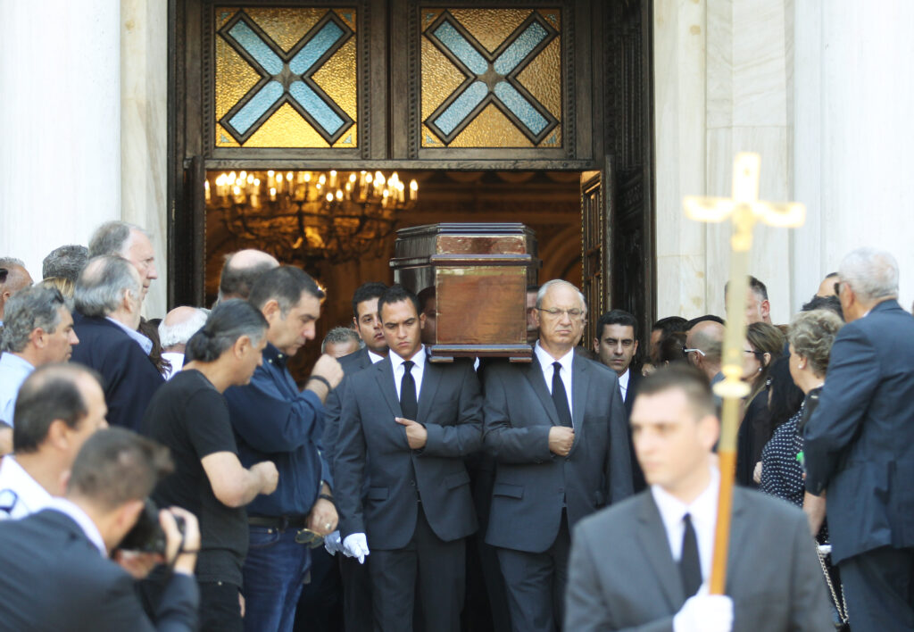 Tο τελευταίο αντίο στον Σωκράτη Κόκκαλη τον νεότερο (Photos) - Media