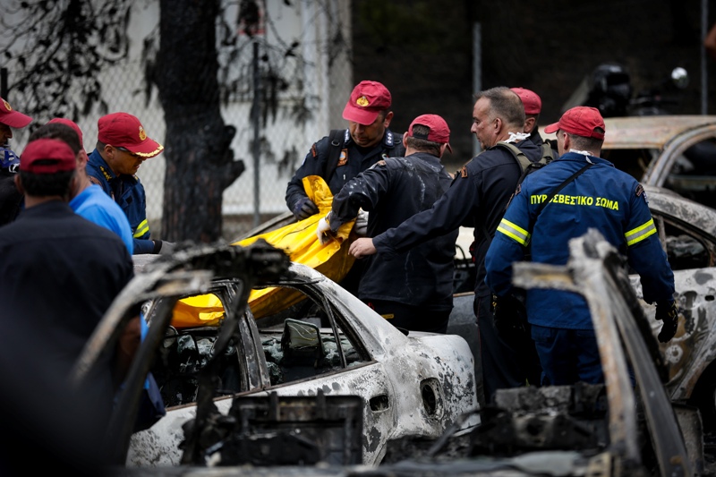 «Πόλεμος» διαψεύσεων: «Δεν μείναμε νηστικοί στην πυρκαγιά στο Μάτι» λένε οι εθελοντές πυροσβέστες - Media