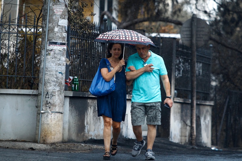 Αττική: Σφοδρή καταιγίδα στα βόρεια προάστια - Βρέχει στο Μάτι - Φόβοι στα καμένα  - Media