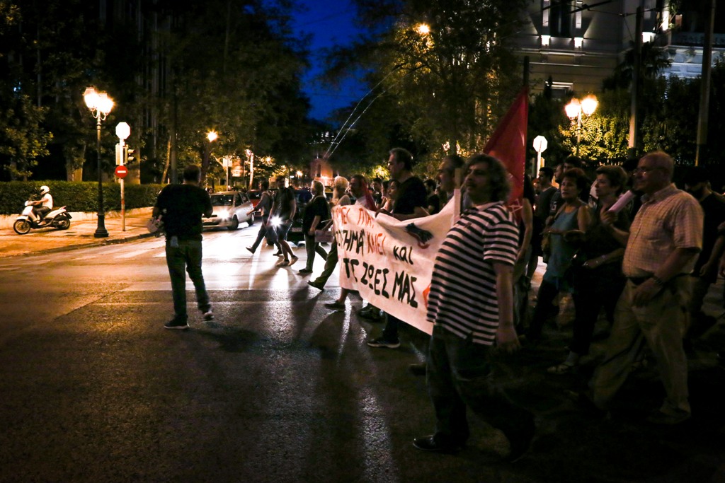Πορεία αλληλεγγύης στο κέντρο της Αθήνας: «Δώστε λεφτά για τους πυρόπληκτους» - Media