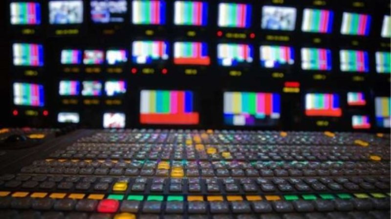 Δημοσιογράφοι: Διάλογος με Πέτσα τη Δευτέρα για το νομοσχέδιο και τις απολύσεις στα κανάλια - Media