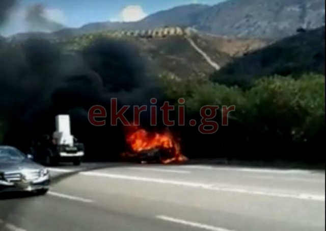 Κρήτη: Αυτοκίνητο παραδόθηκε στις φλόγες εν κινήσει - Γλίτωσε από θαύμα ο οδηγός (Video)  - Media