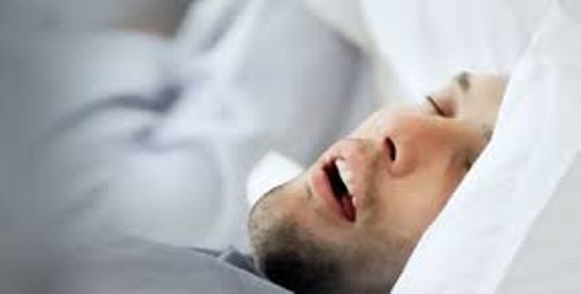 Υπνική άπνοια: Τι κινδύνους κρύβει - Πώς αντιμετωπίζεται (Video) - Media