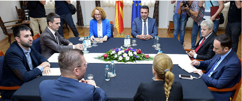 Σκόπια: Κρίσιμη συνάντηση Ζάεφ με τους πολιτικούς αρχηγούς για τη συμφωνία των Πρεσπών και το δημοψήφισμα  - Media