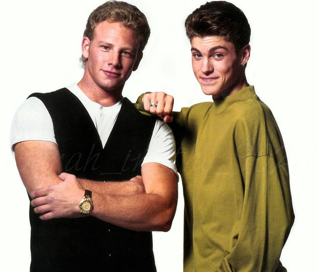 Aγέραστος στα 54 o «Steve» από τα «Χτυποκάρδια στο Beverly Hills» (Photos) - Media