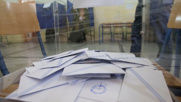 Δεκατρείς βουλευτές της Β