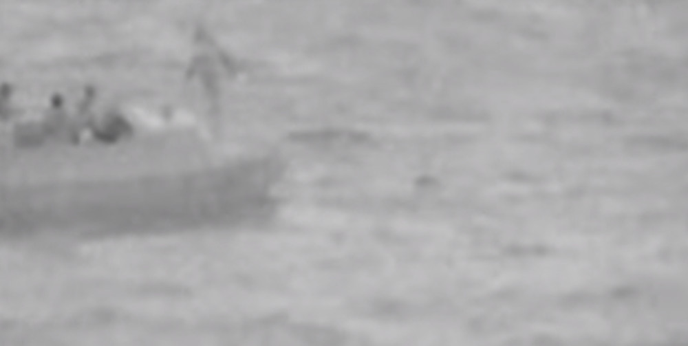 Καρέ - καρέ η δραματική διάσωση πυρόπληκτου ναυαγού - Συγκλονιστικό βίντεο - Media