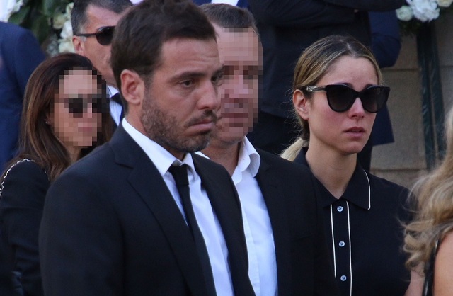 Συντετριμμένη η Δούκισσα Νομικού στην κηδεία του Σωκράτη Κόκκαλη junior (Photos) - Media