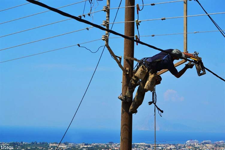 Εργατικό δυστύχημα στη Σύρο - Νεκρός εργάτης του ΔΕΔΔΗΕ - Media