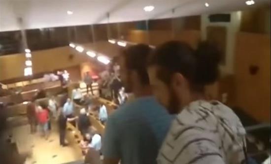 «Αφιέρωσαν» το «Μακεδονία ξακουστή» σε βουλευτές του ΣΥΡΙΖΑ (Video) - Media