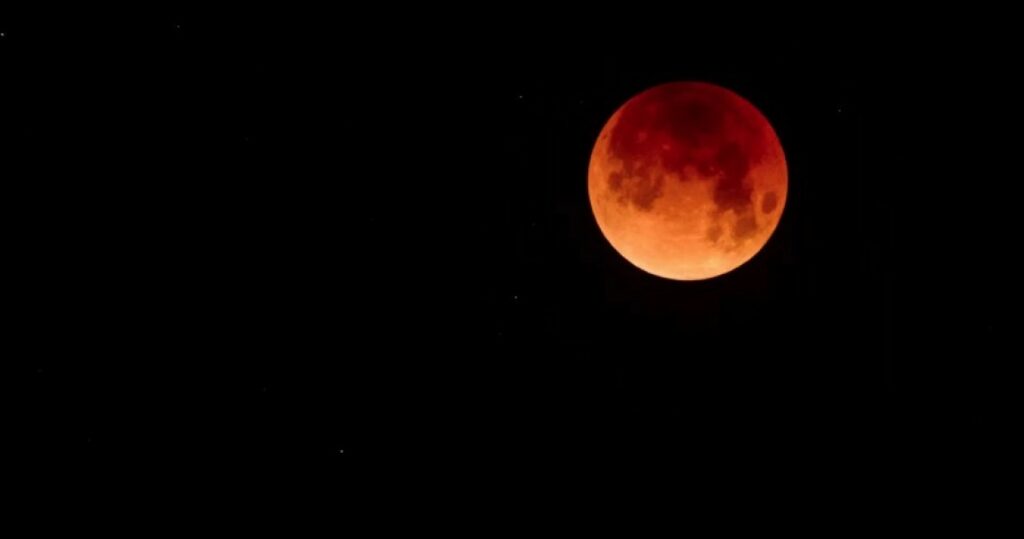 Την Παρασκευή το μεγαλύτερο «Ματωμένο Φεγγάρι» του 21ου αιώνα (Video) - Media