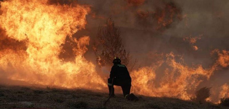 Αποκαθίσταται σταδιακά η ηλεκτροδότηση στις περιοχές που έχουν πληγεί από τις πυρκαγιές  - Media