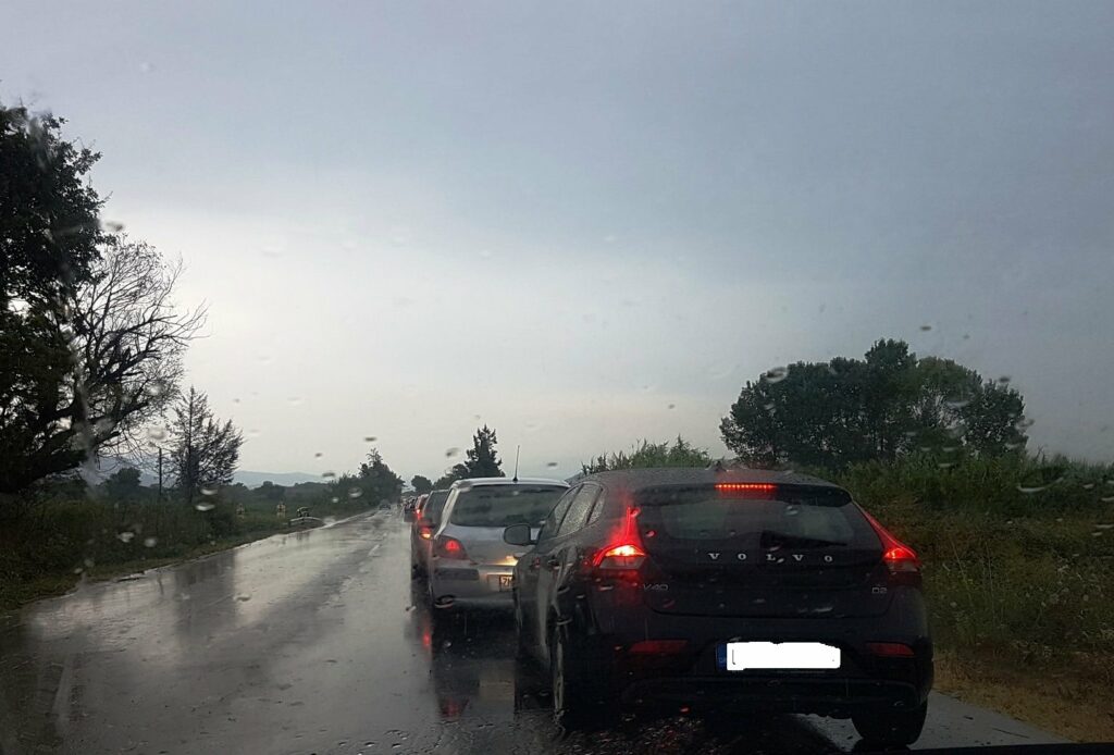 Πρέβεζα: Πυρκαγιά από κεραυνό – Πτώσεις δέντρων και κυκλοφοριακά προβλήματα (Photos)  - Media