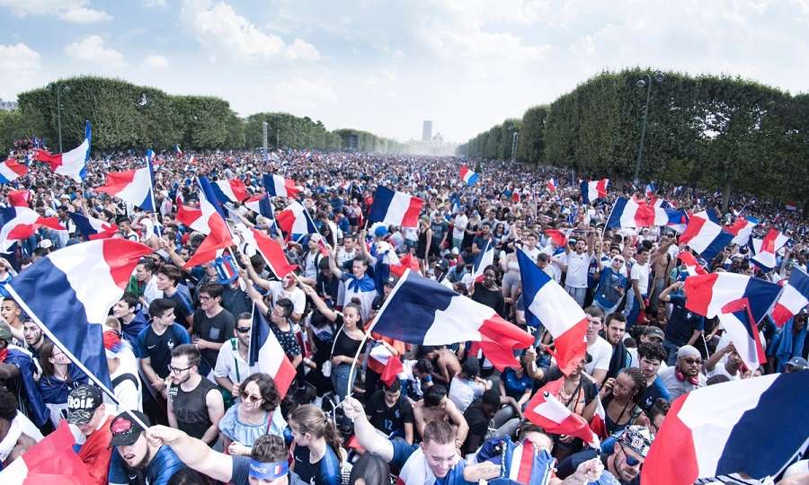 Υποδοχή ηρώων στο Παρίσι για τους θριαμβευτές της Ρωσίας! (Video) - Media